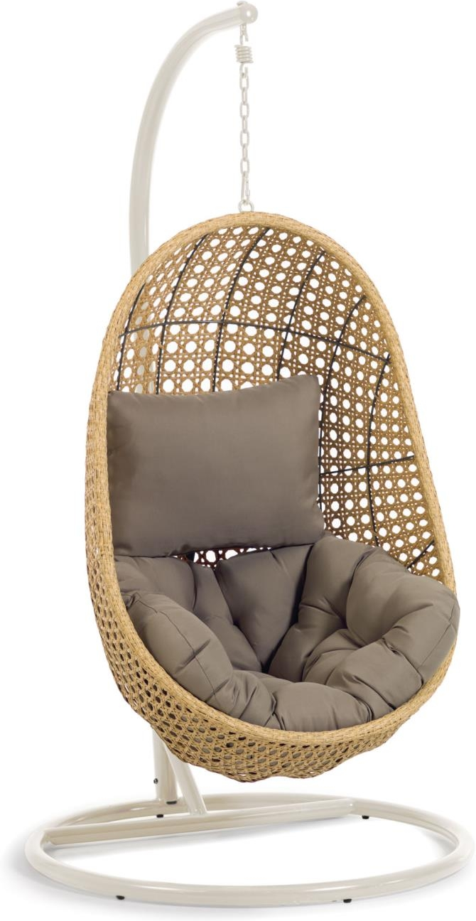 Udendørs hængekøjestol Kave Home Cira i polyrattan med grå pude og stålstel inkl. stativ, vejrbestandigt nordisk design