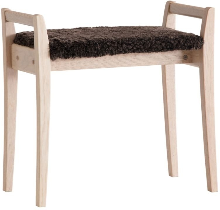 Skammel Oscarssons Möbel Meja  -  hvidolieret egetræ med brunt fåreskind H56ÃL58ÃD33 cm