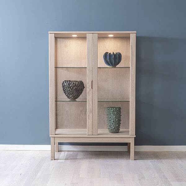 Klim Møbelfabrik Klim Furniture Vitrineskab V302 : Erling Christensen Møbler  : Erling Christensen Møbler