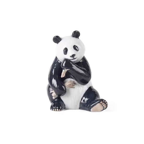 Royal Copenhagen Figurer Spisende panda, 18 cm  : Erling Christensen Møbler