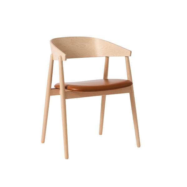 Andersen Furniture AC2 spisebordsstol i bøg - hvidpig. mat lak m/cognac lædersæde  : Erling Christensen Møbler