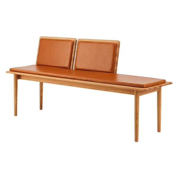 Findahl by Hammel, Elba bænk, 3 pers., m. 2 x polstret ryg og hynde - eg olie / cognac læder  : Erling Christensen Møbler