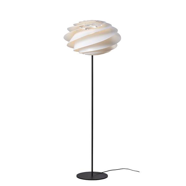 Le Klint Swirl Gulvlampe - Hvid  : Erling Christensen Møbler