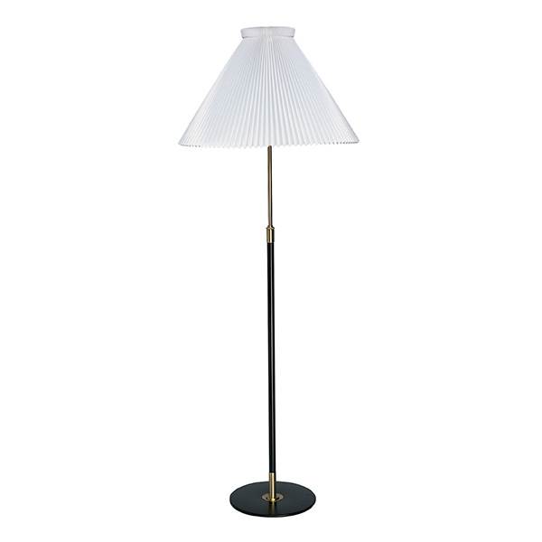 Le Klint 351 Gulvlampe - Standard - Messing/sort  : Erling Christensen Møbler