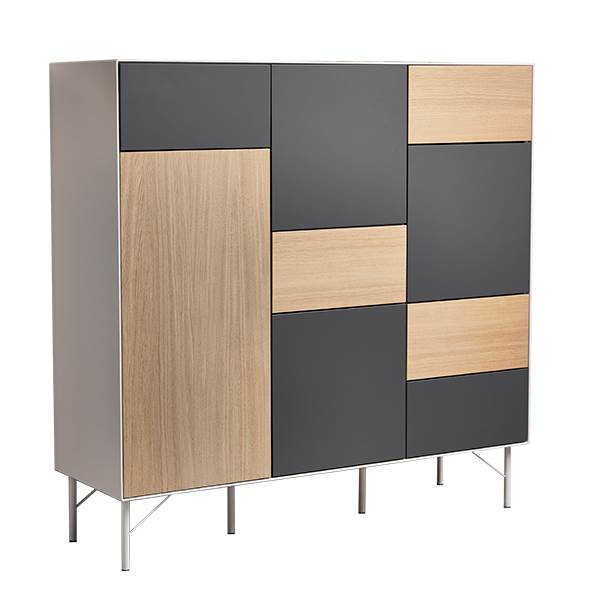 Edge by Hammel highboard på ben med 4 låger og 5 skuffer  : Erling Christensen Møbler