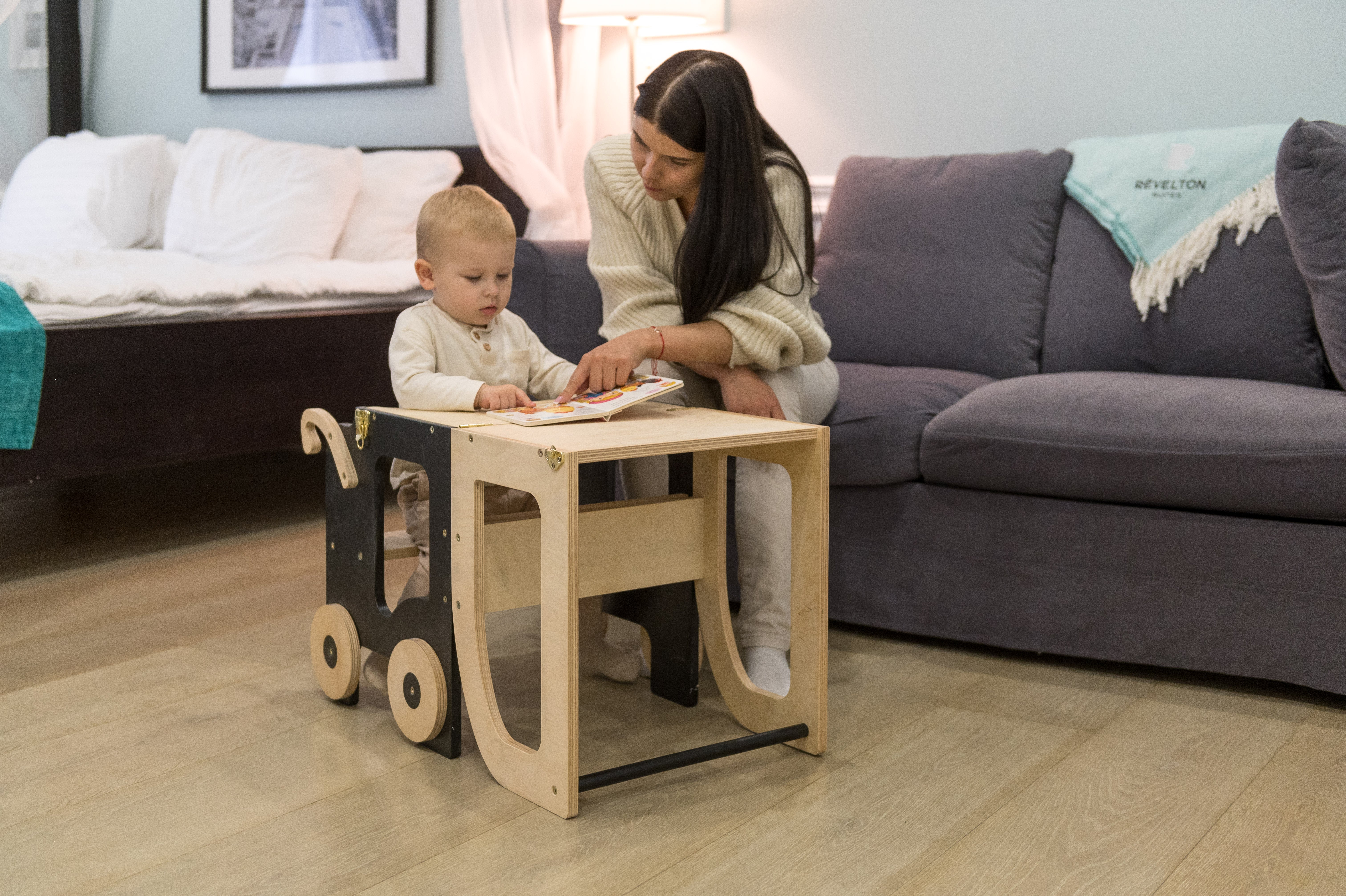 Montessori køkkentrappe til barn, pink og sort