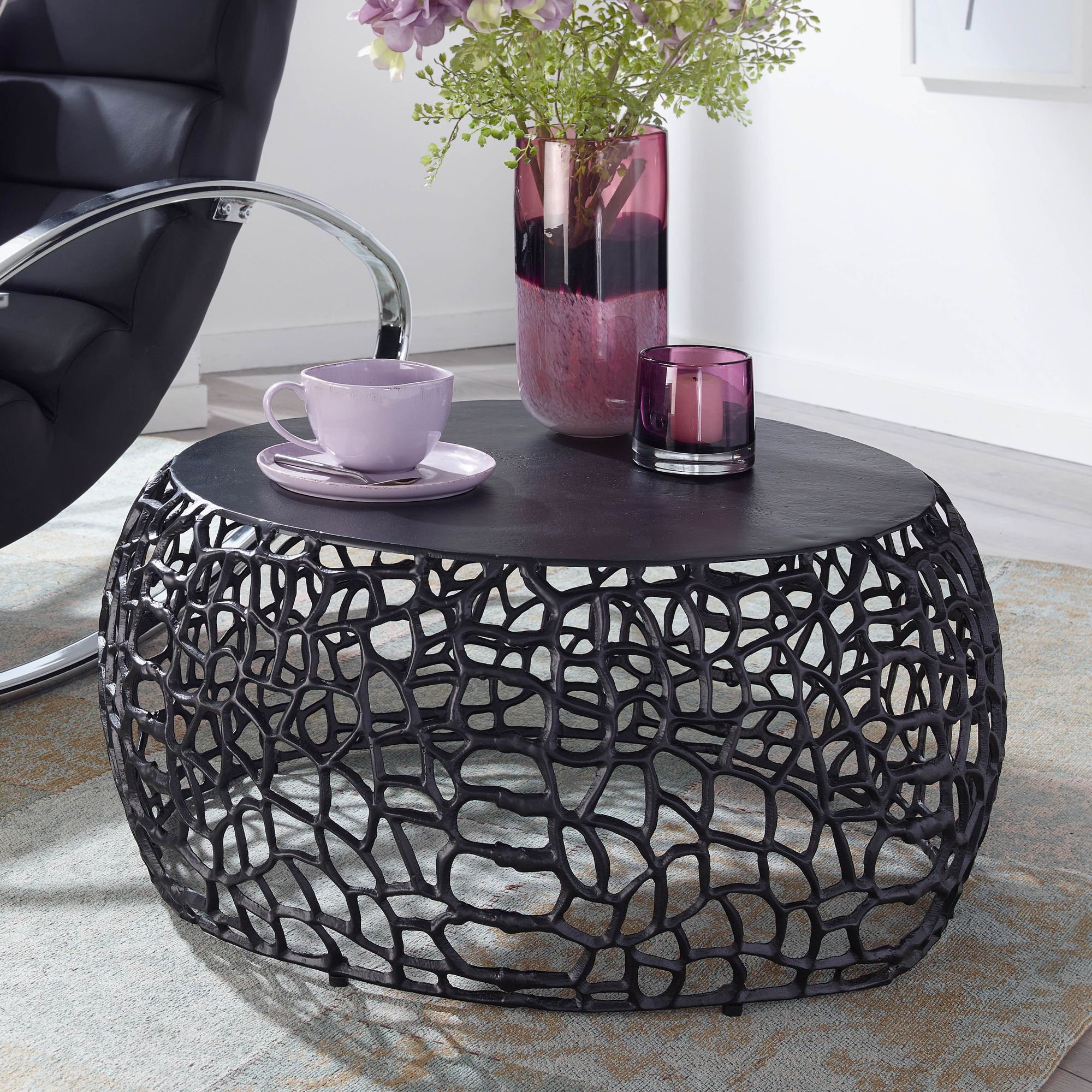 Sort metal sofabord, 66x66x30 cm; rundt sofabord i aluminium; designer stuebord med grenstruktur; lille moderne sofabord; sidebord/endebord til stuen