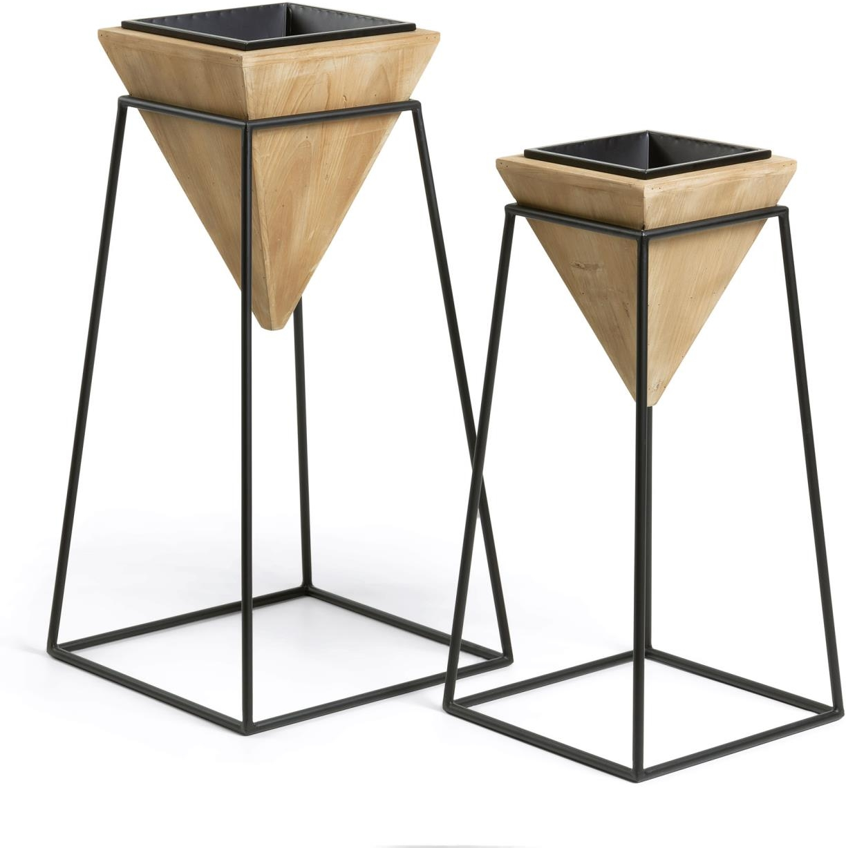 Urtepotte-sæt Kave Home Stared  -  2 matchende plantepotter i massivt træ og sortlakeret stål, moderne nordisk stil H83 x B43 x L43 cm