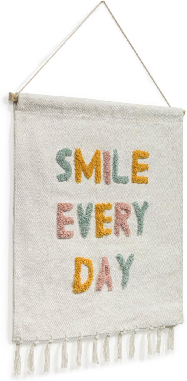 Vægophæng Kave Home Adelina  -  flerfarvet bomuldsvægdekoration til børneværelse med Smile Every Day 52Ã60 cm