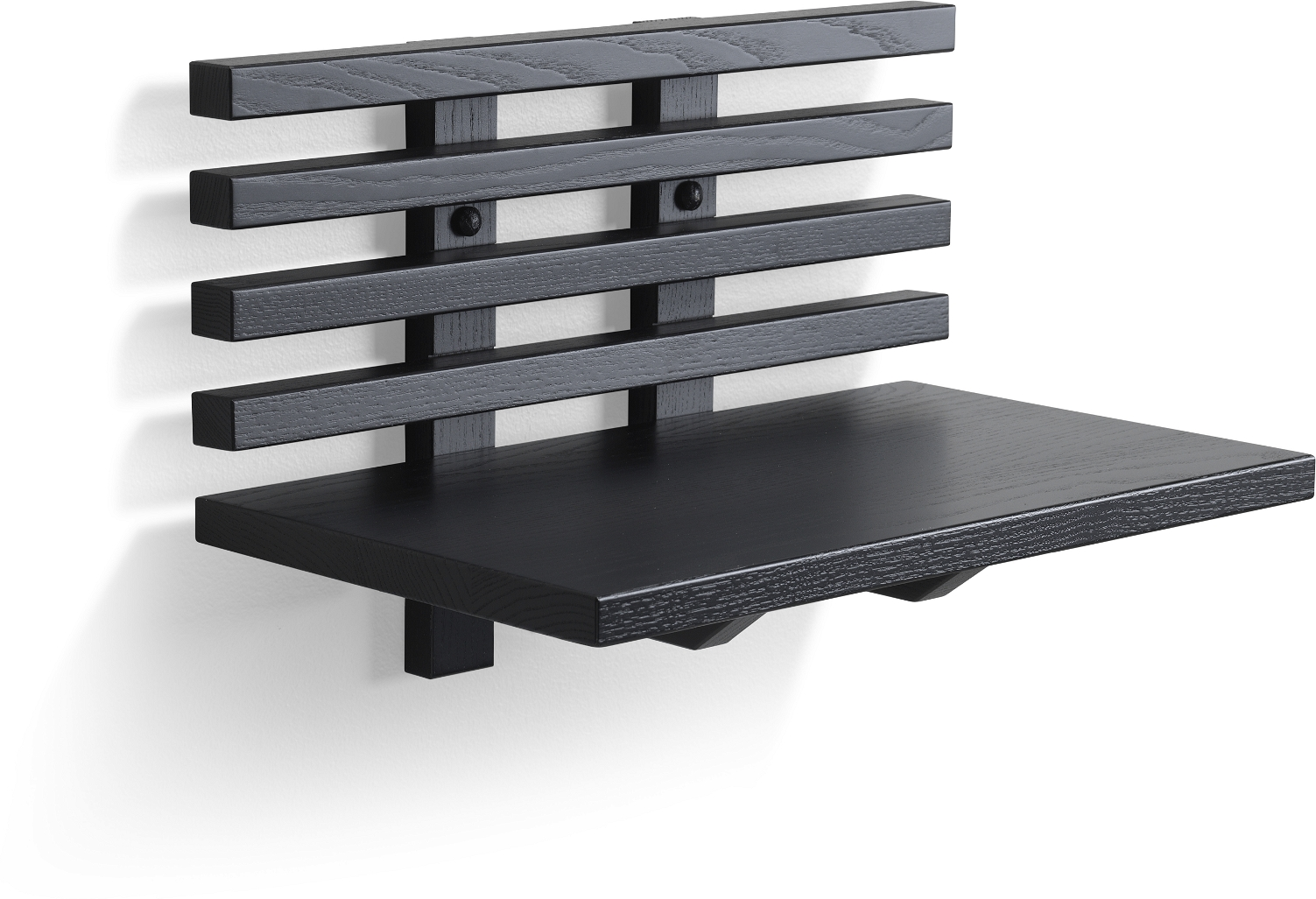 Sengebord / natbord Oscarssons Möbel Zece massiv sortbejdsed ask med hylde H26 x B40 x D25 cm