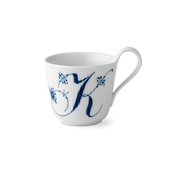Royal Copenhagen Alfabet Kollektion Højhankskop, K, 33 cl  : Erling Christensen Møbler