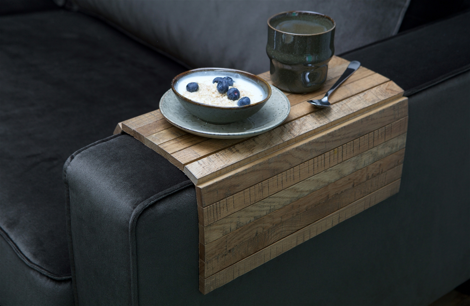 Armlænsbakke WOOOD Armrest til sofa i natur egetræ 45 x 36 cm