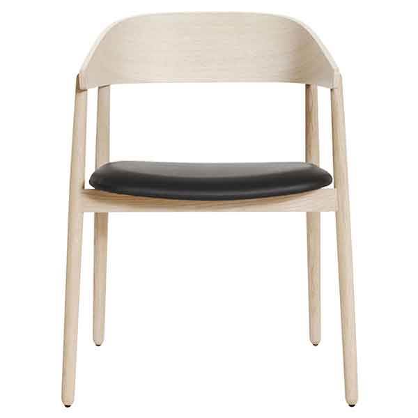 Andersen Furniture AC2 spisebordsstol i eg, hvid-pigmenteret mat lak og læder polstring  : Erling Christensen Møbler