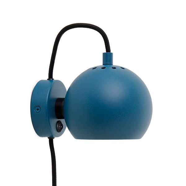 Frandsen Ball væglampe - Matt petrol blue  : Erling Christensen Møbler