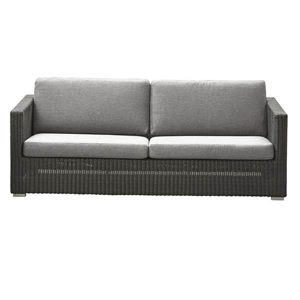 Cane-Line Chester sofa, Grafit grå, hynde i lysegrå  : Erling Christensen Møbler