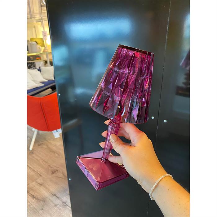 Kartell Battery bordlampe - Plum - Udstillingsmodel : Erling Christensen Møbler
