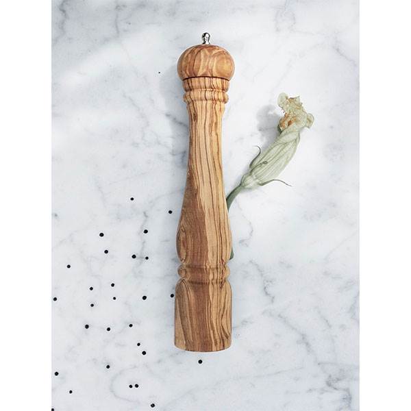 Made by Mama Stor peberkværn - Oliventræ  : Erling Christensen Møbler