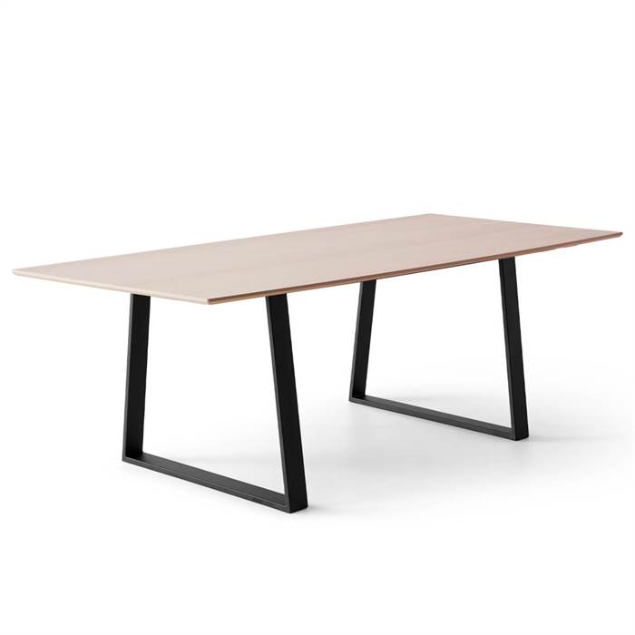 Meza by Hammel spisebord - Square - 165 x 90 cm. - Eg finér - Trapez stel  : Erling Christensen Møbler