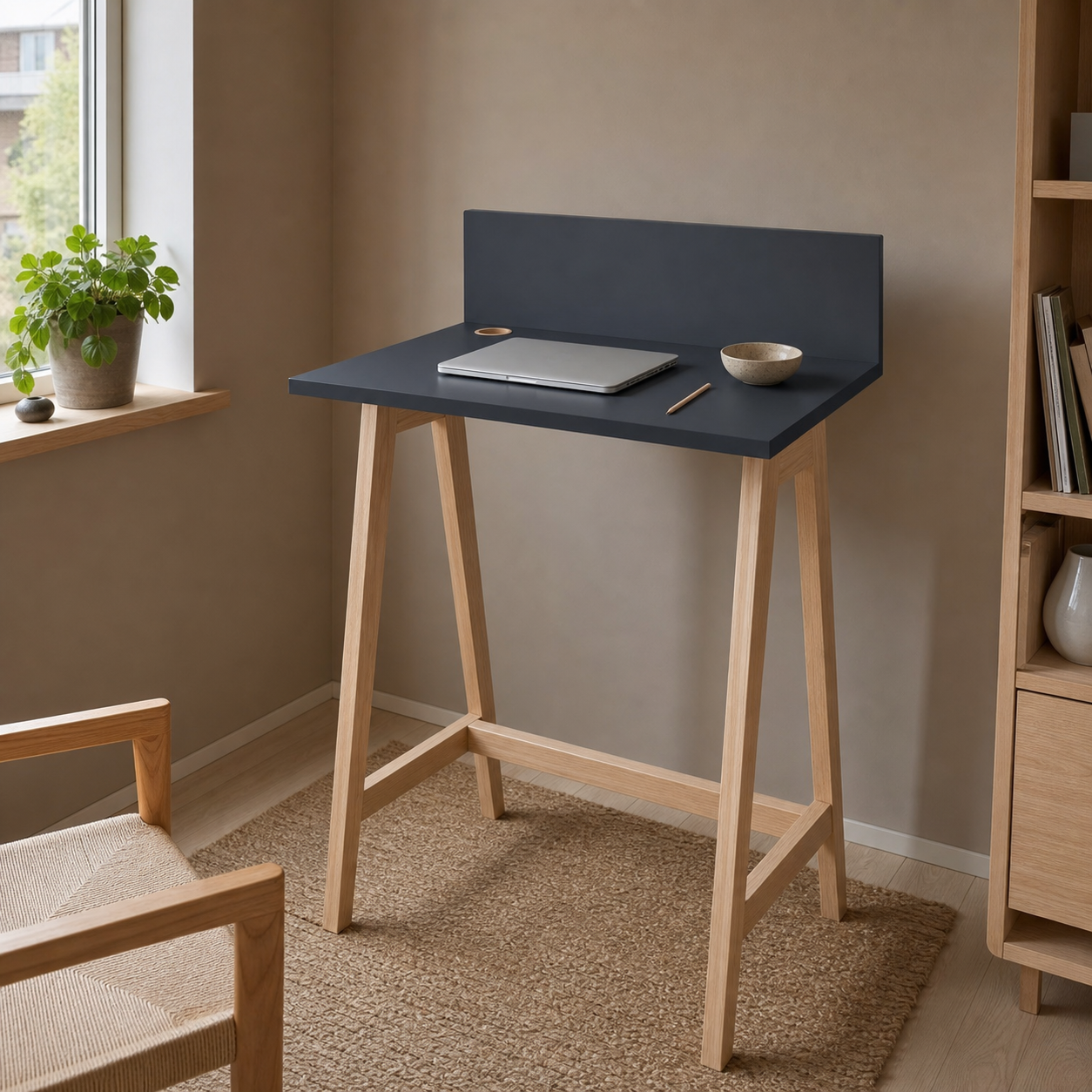 Skrivebord 65 cm med kabelhul, grafit