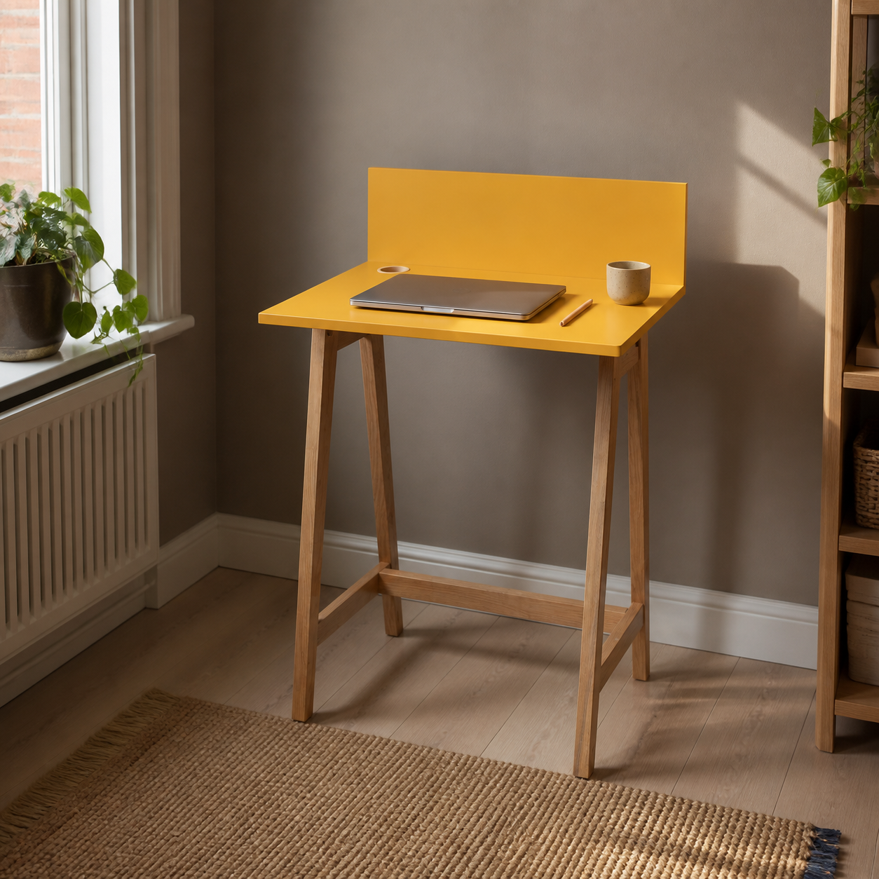 Skrivebord 65 cm med kabelhul, gult