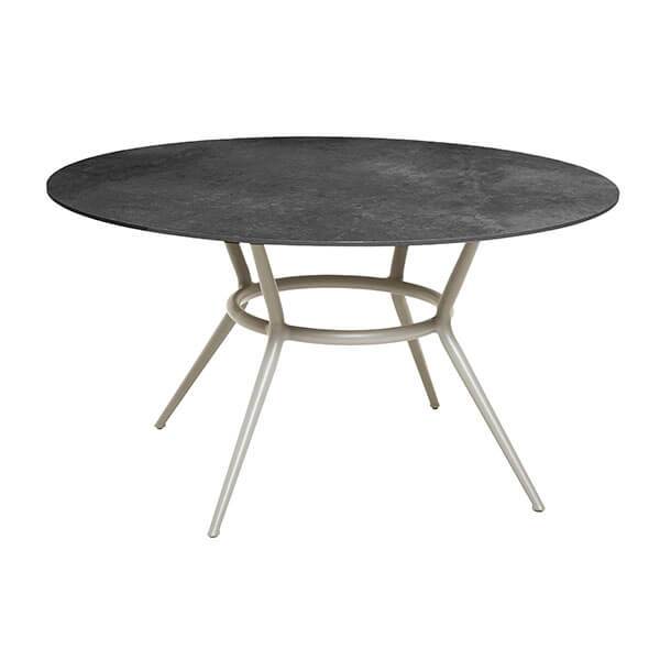 Cane-Line Joy spisebord - Rundt - Ø144 - Stel: Taupe aluminium - Bordplade: Fossil sort Fossil Black (Keramisk) : Erling Christensen Møbler