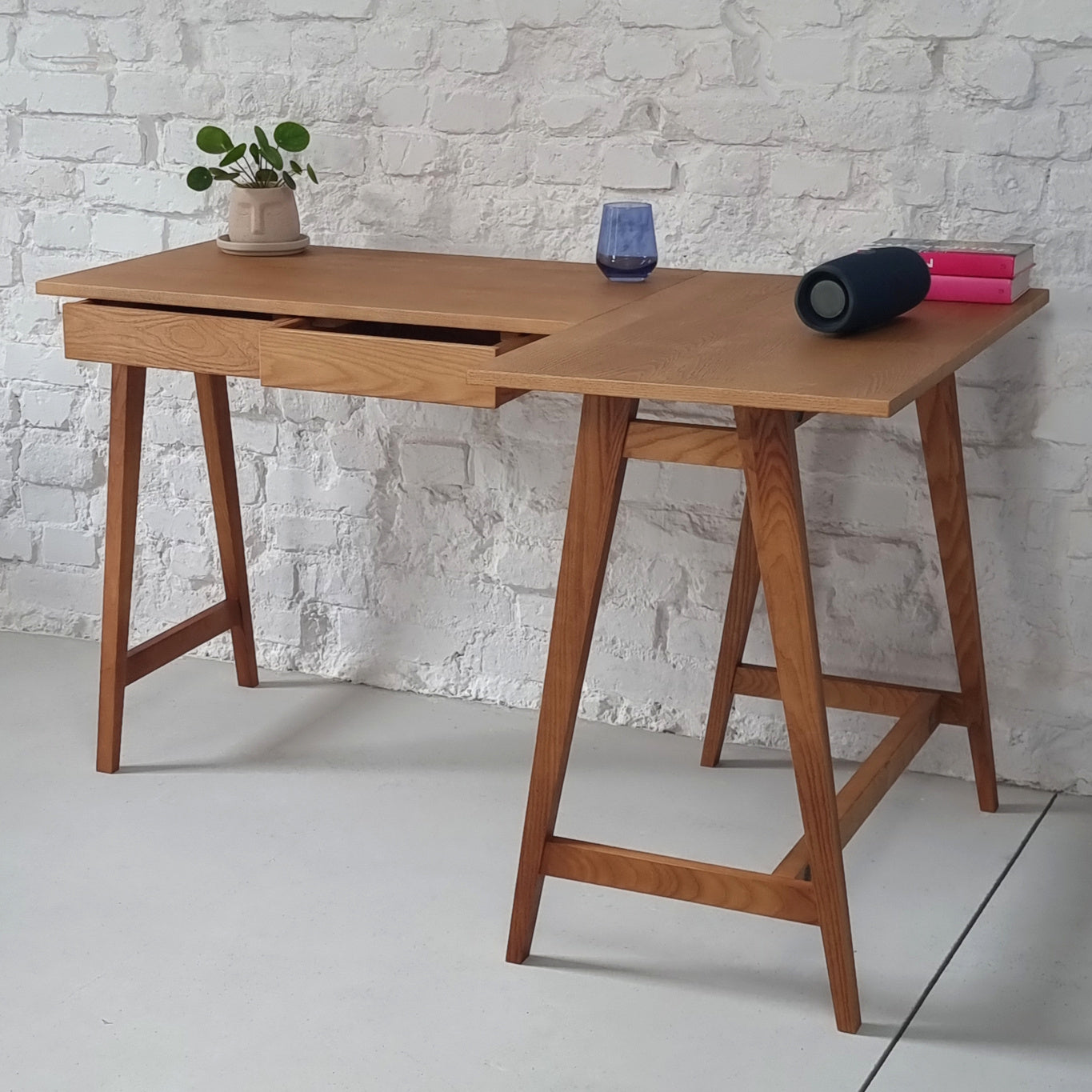 LUKA hjørneskrivebord B 135cm x D 85cm, naturfarvet-eg, højre-vendt