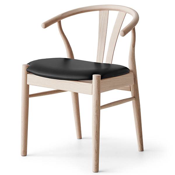 Findahl by Hammel - Frida spisebordsstol - Eg / Lak / Sydney Black (Læder)  : Erling Christensen Møbler
