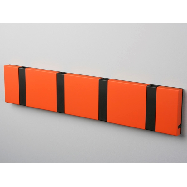 Knax vandret knagerække - 4 knager - Varm orange - Sorte knager  : Erling Christensen Møbler