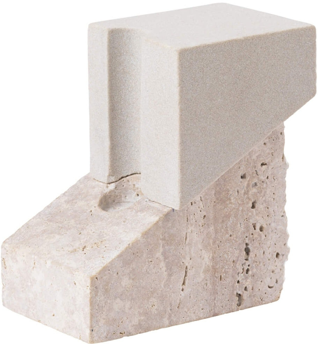 Kristina Dam Offset lysestage skulpturel grafisk minimalistisk sandsten og travertin hvid-sand