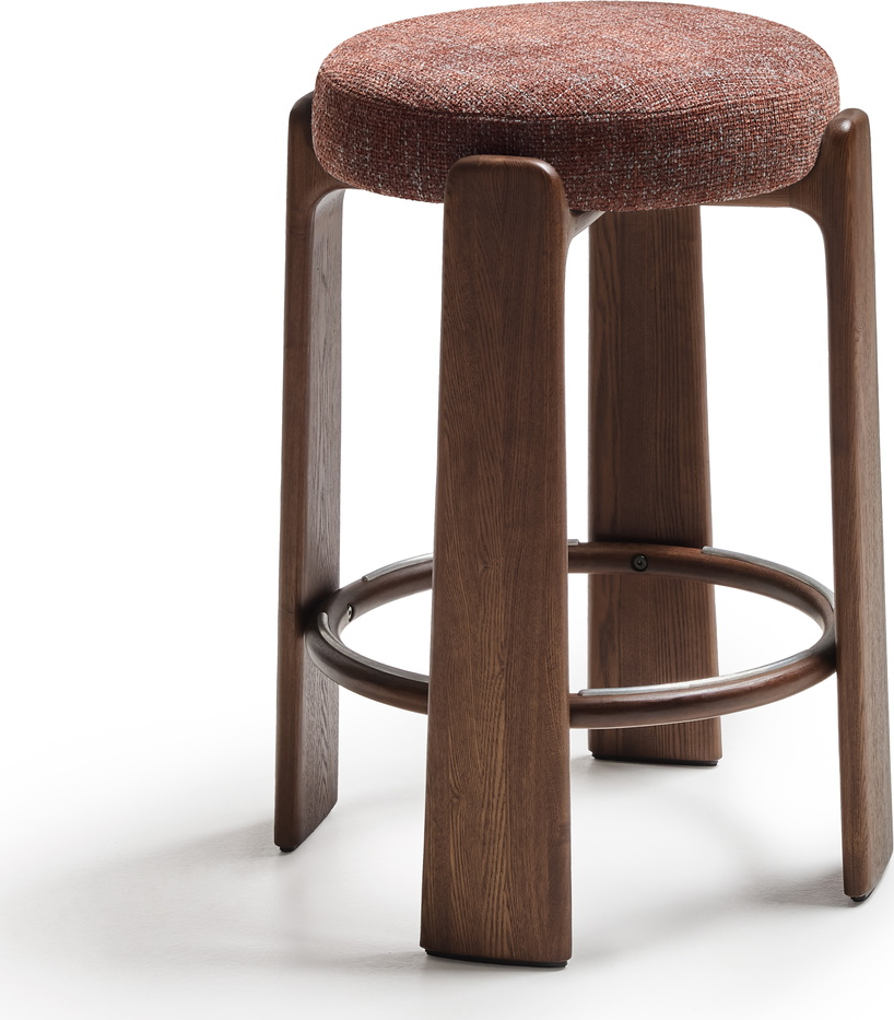 Barstol uden ryglæn Kave Home Granite, brun chenille, massivt asketræ stel, sædehøjde 75 cm