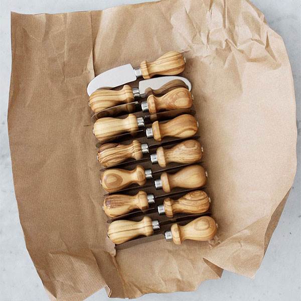 Made by Mama Smørekniv med oliventræsskaft  : Erling Christensen Møbler